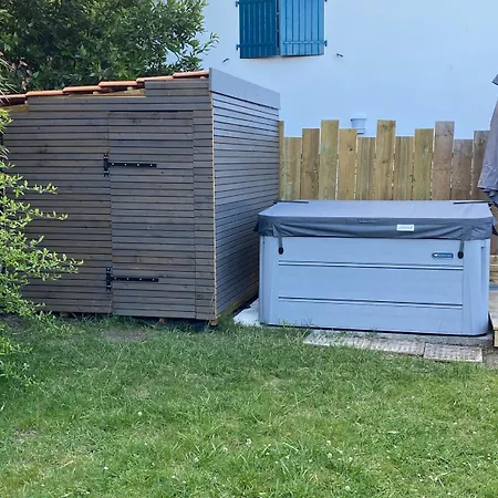 Chez Phil Et Dom Bed & Breakfast 3*