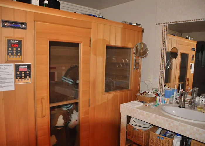 Chez Phil Et Dom Bed and Breakfast 3*