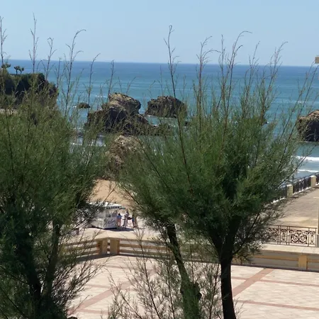 Chez Phil Et Dom 住宿加早餐酒店