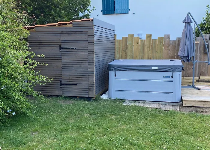 Chez Phil Et Dom Bed & Breakfast 3*